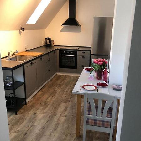 Bel Art Etage Mit Grossem Parkplatz Apartamento Haan Exterior foto